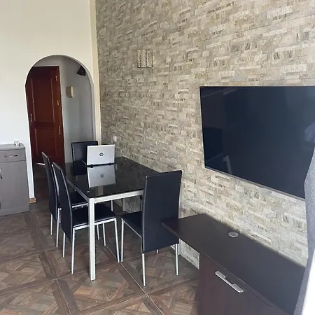 Tropical Bliss Escape In Apartment