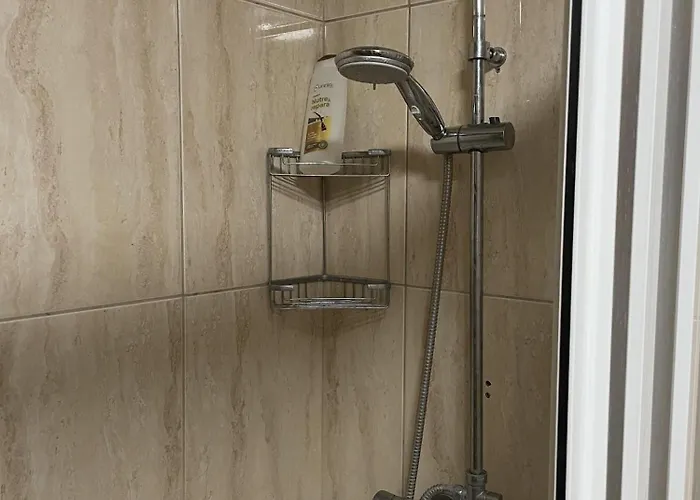 Tropical Bliss Escape In דירה אדחה